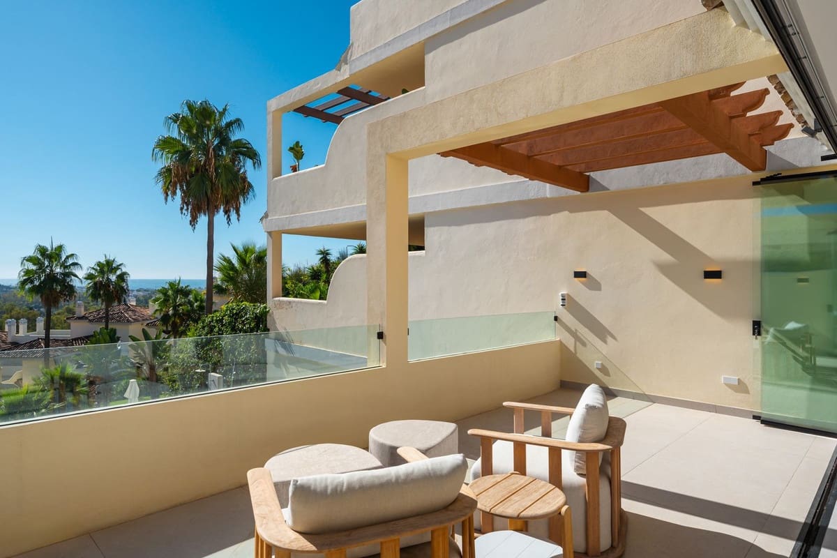 3 sovrum Lägenhet till salu i Nueva Andalucia med pool - 1 195 000 € (Ref: 9263771)