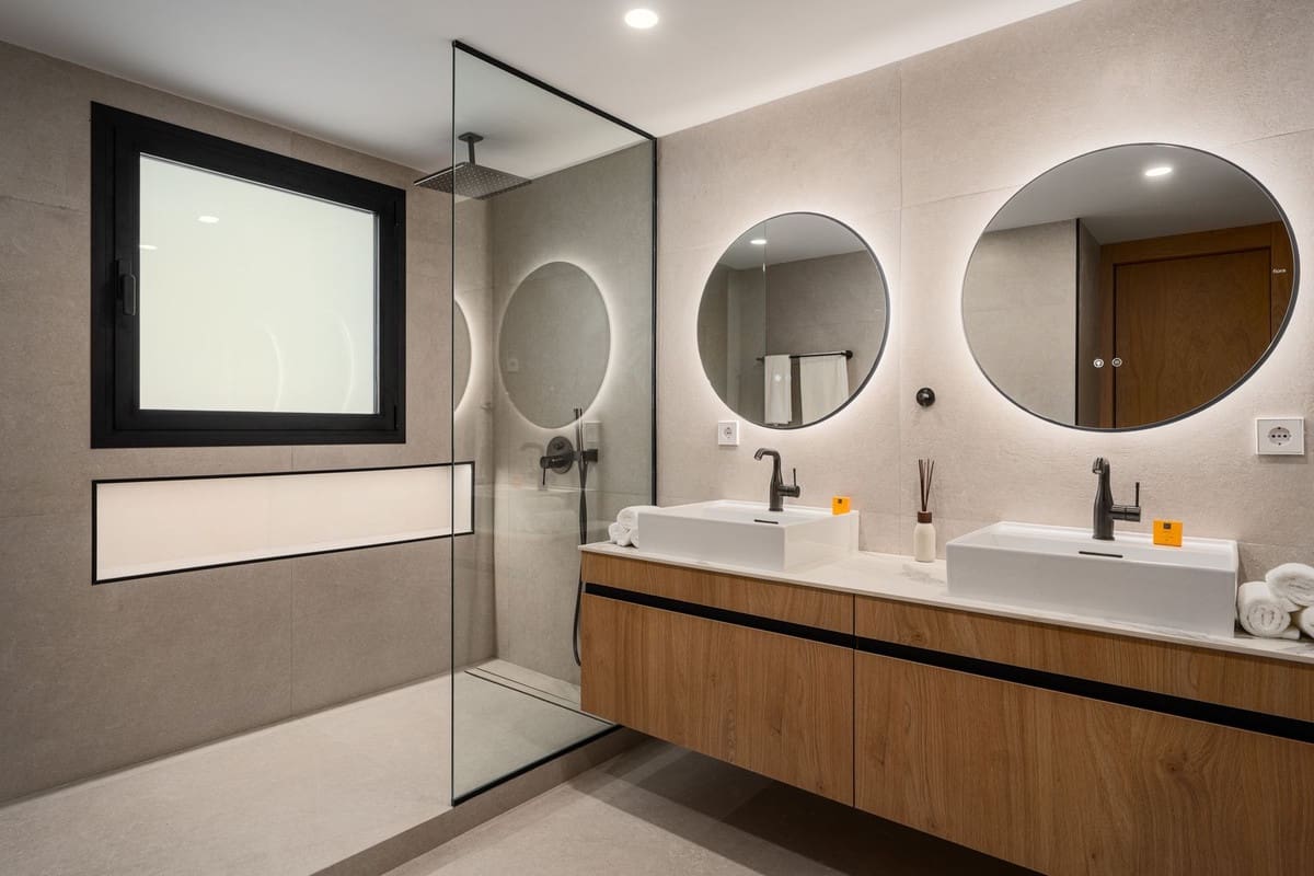 3 sovrum Lägenhet till salu i Nueva Andalucia med pool - 1 195 000 € (Ref: 9263771)