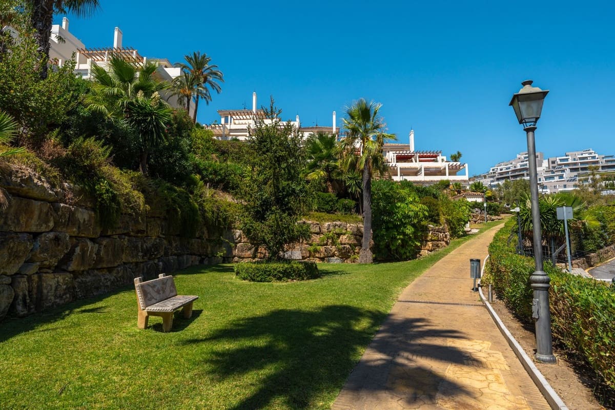 3 sovrum Lägenhet till salu i Nueva Andalucia med pool - 1 195 000 € (Ref: 9263771)