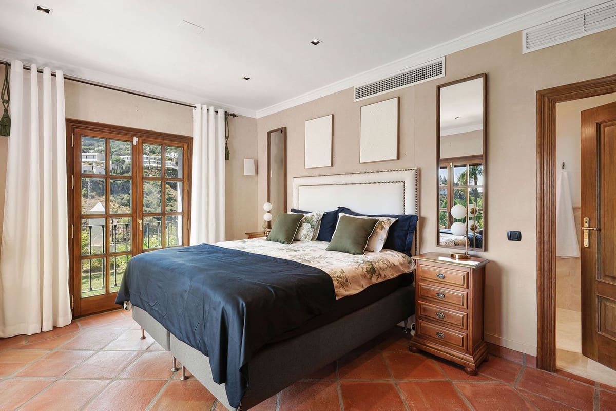 Chalet de 4 habitaciones en El Madroñal en venta con piscina garaje - 4.500.000 € (Ref: 9899982)