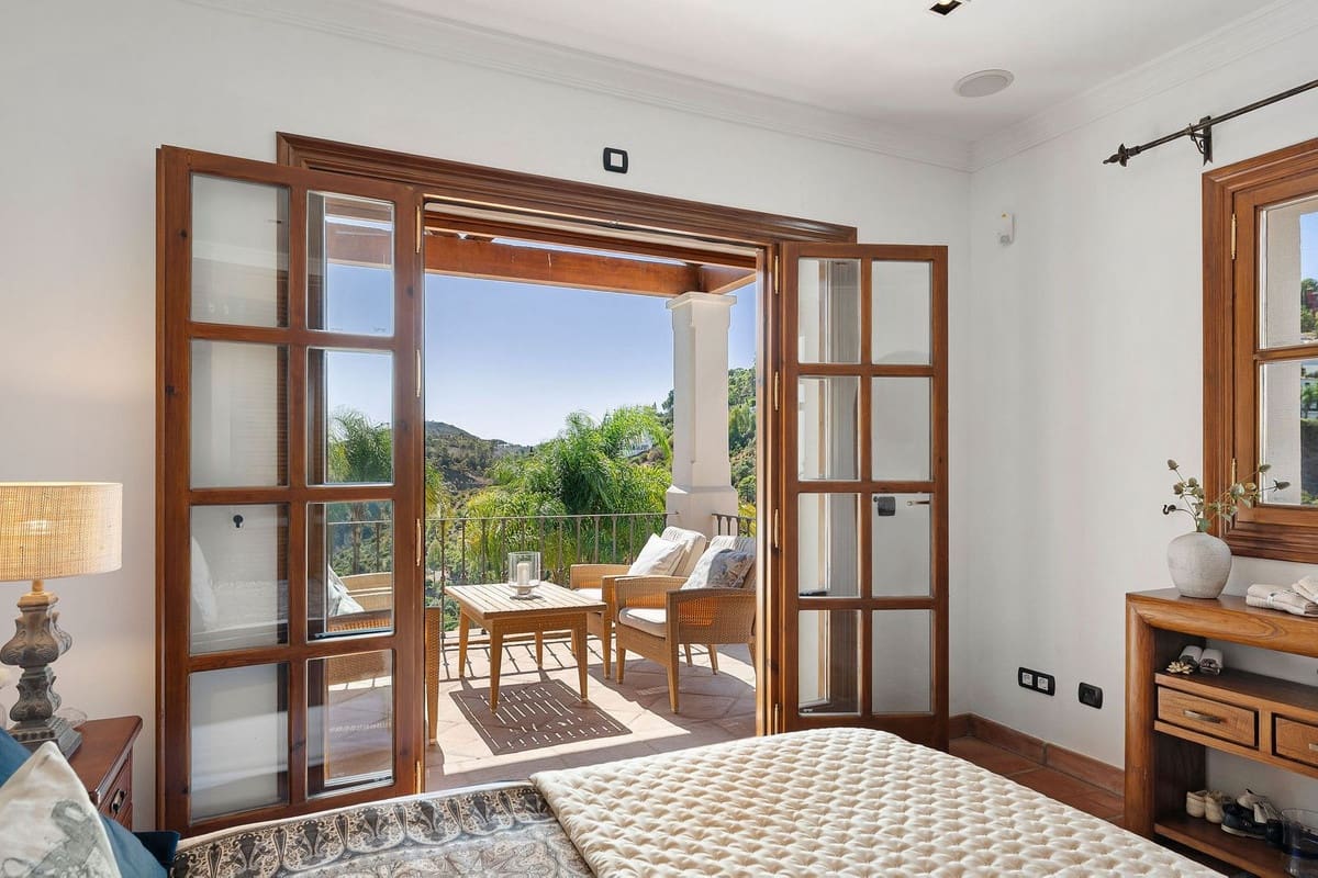 Chalet de 4 habitaciones en El Madroñal en venta con piscina garaje - 4.500.000 € (Ref: 9899982)