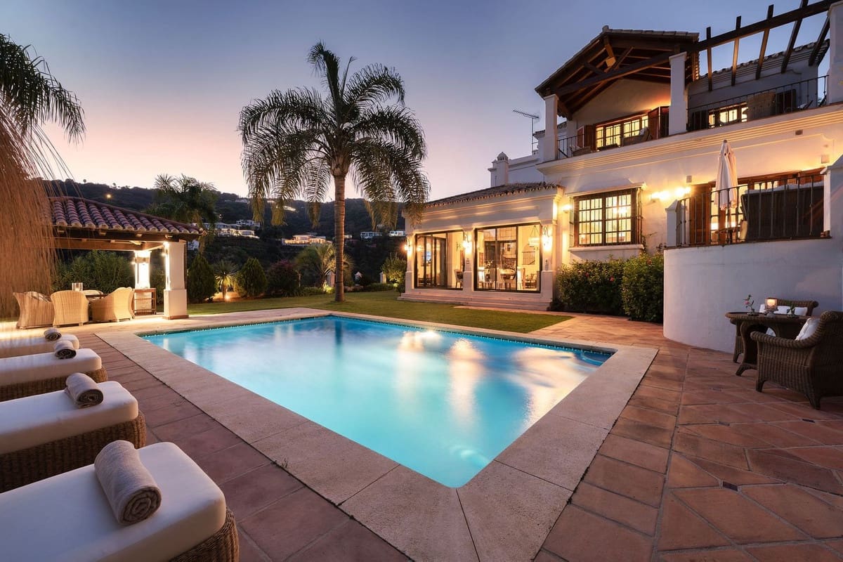 Chalet de 4 habitaciones en El Madroñal en venta con piscina garaje - 4.500.000 € (Ref: 9899982)