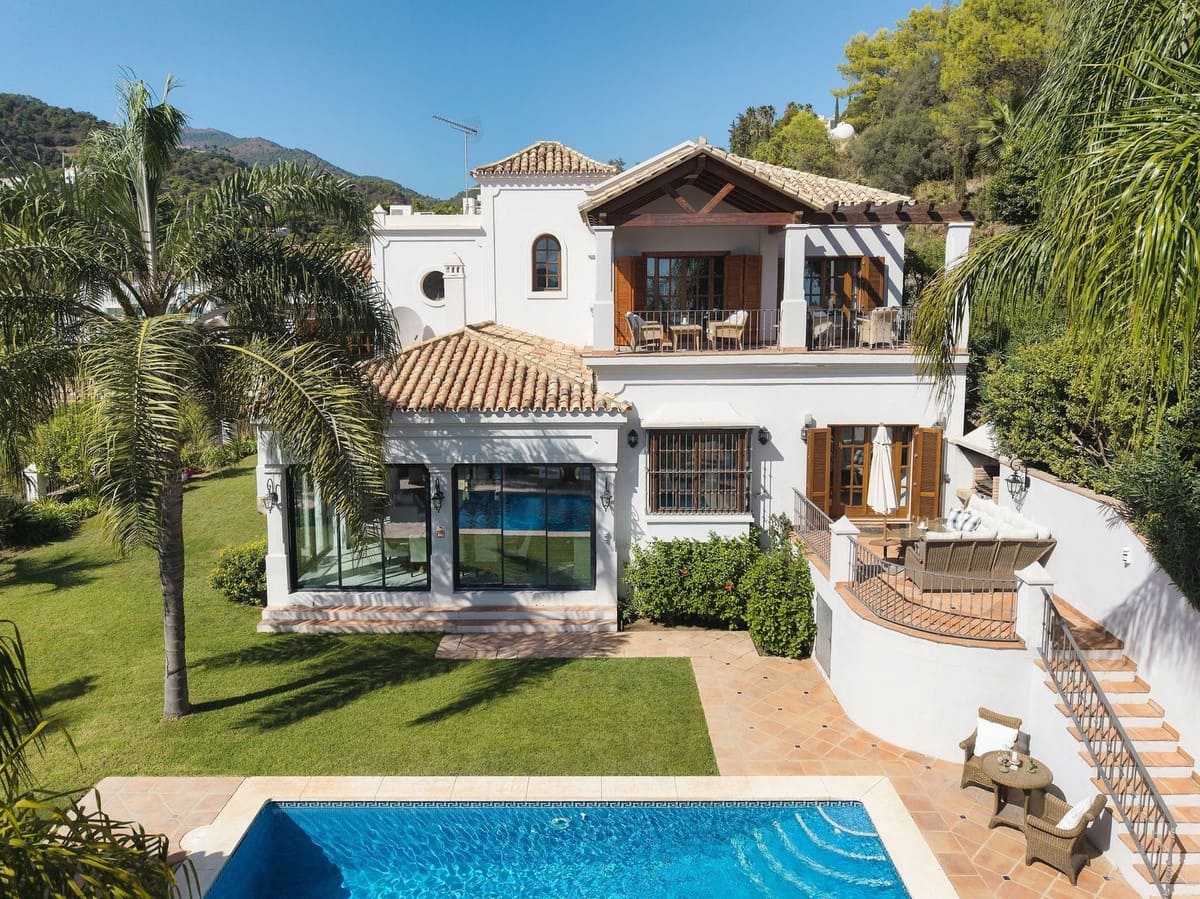 Chalet de 4 habitaciones en El Madroñal en venta con piscina garaje - 4.500.000 € (Ref: 9899982)