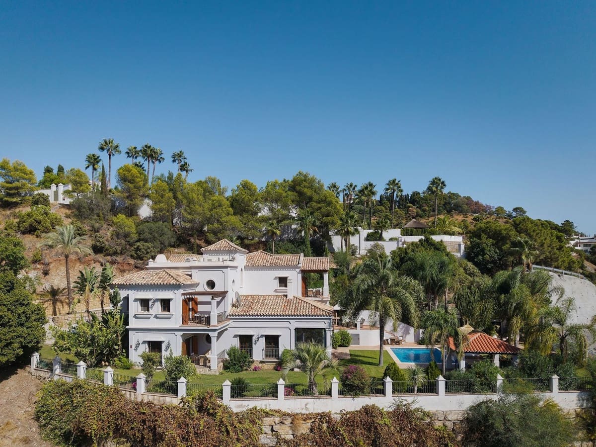 Chalet de 4 habitaciones en El Madroñal en venta con piscina garaje - 4.500.000 € (Ref: 9899982)