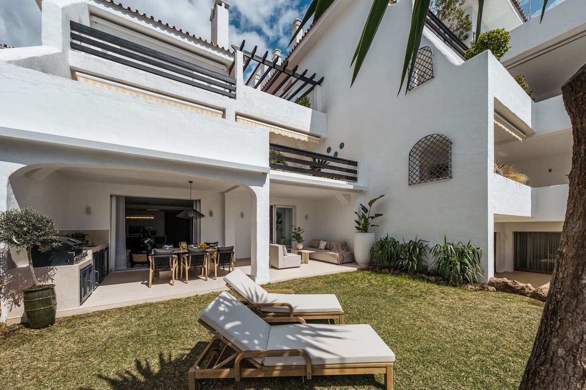 3 bedroom Apartment for sale in Golden Mile with pool - € 2,750,000 (Ref: 9899985)
