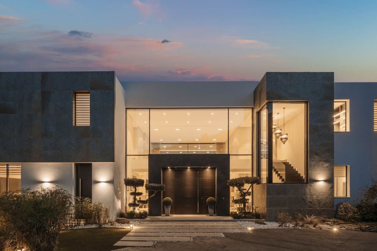 5 bedroom Villa for sale in El Madronal with pool garage - € 6,495,000 (Ref: 9899986)