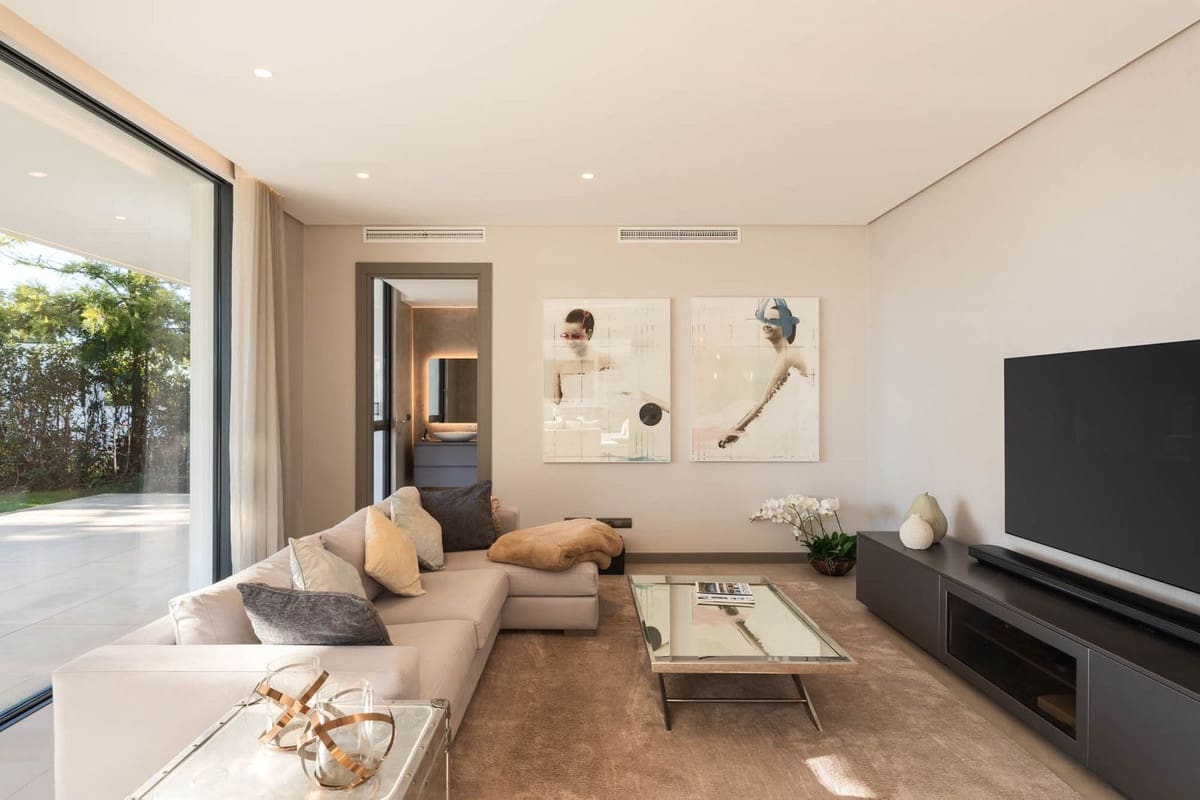 5 bedroom Villa for sale in El Madronal with pool garage - € 6,495,000 (Ref: 9899986)