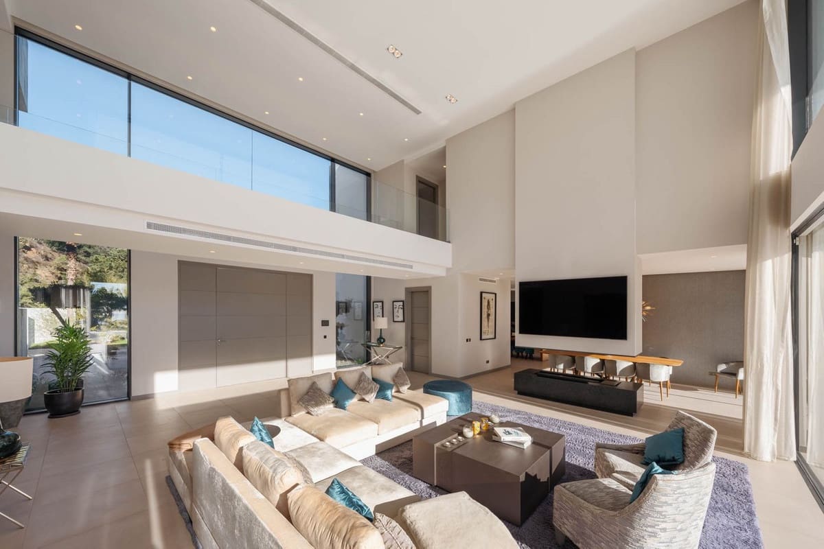 5 bedroom Villa for sale in El Madronal with pool garage - € 6,495,000 (Ref: 9899986)