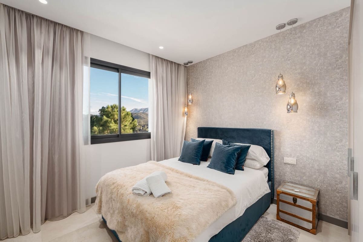 5 bedroom Villa for sale in El Madronal with pool garage - € 6,495,000 (Ref: 9899986)