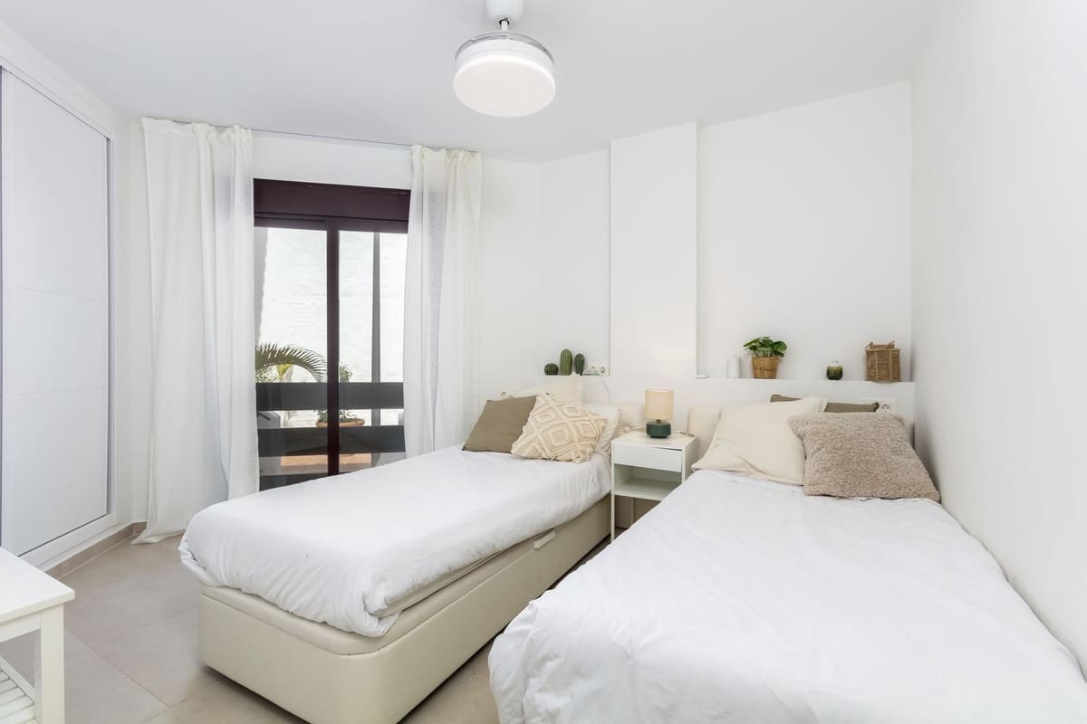 3 bedroom Apartment for sale in Nueva Andalucia with pool garage - € 648,000 (Ref: 9900012)