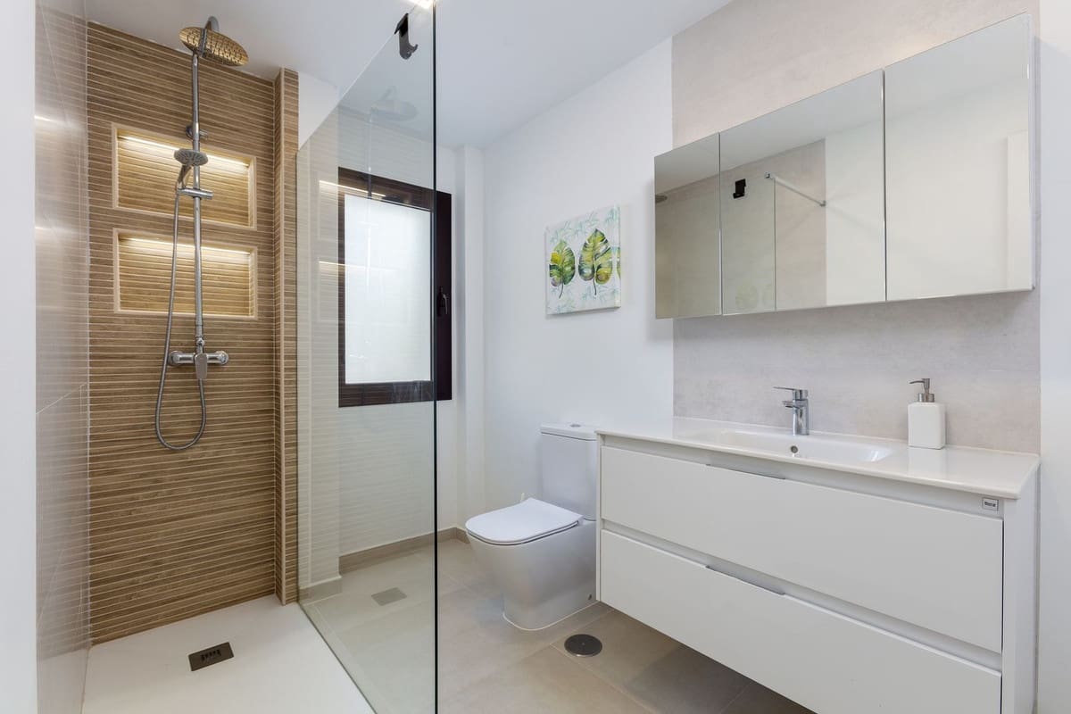 3 bedroom Apartment for sale in Nueva Andalucia with pool garage - € 648,000 (Ref: 9900012)