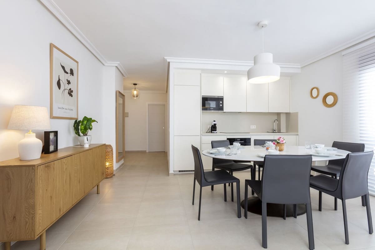 3 bedroom Apartment for sale in Nueva Andalucia with pool garage - € 648,000 (Ref: 9900012)
