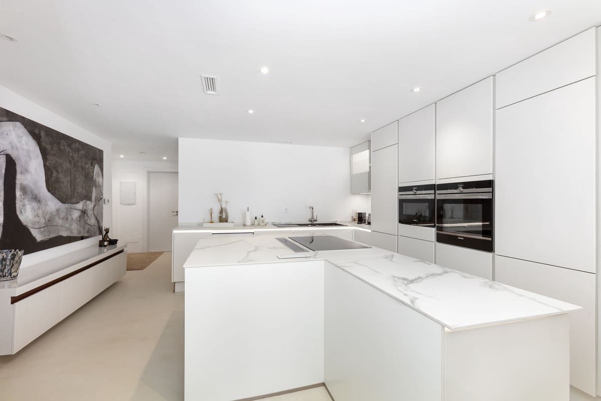 3 soverom Leilighet til salgs i Nueva Andalucia med svømmebasseng garasje - € 695 000 (Ref: 9995363)