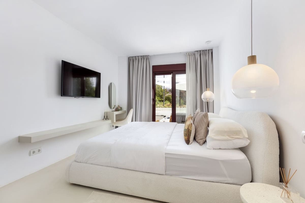 3 soverom Leilighet til salgs i Nueva Andalucia med svømmebasseng garasje - € 695 000 (Ref: 9995363)