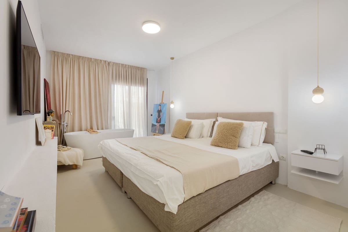 3 soverom Leilighet til salgs i Nueva Andalucia med svømmebasseng garasje - € 695 000 (Ref: 9995363)