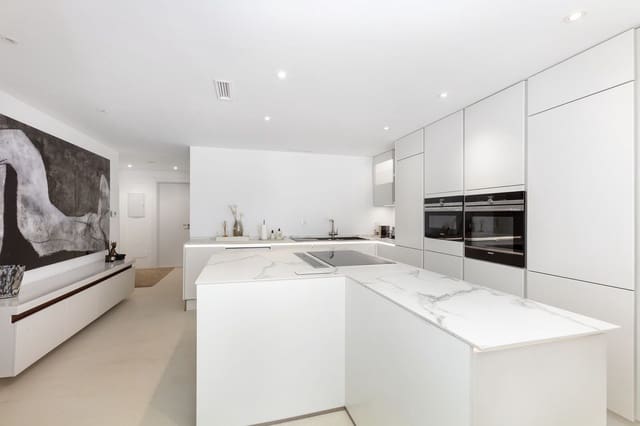 3 soverom Leilighet til salgs i Los Naranjos, Marbella med svømmebasseng garasje - € 695 000 (Ref: 9995363)