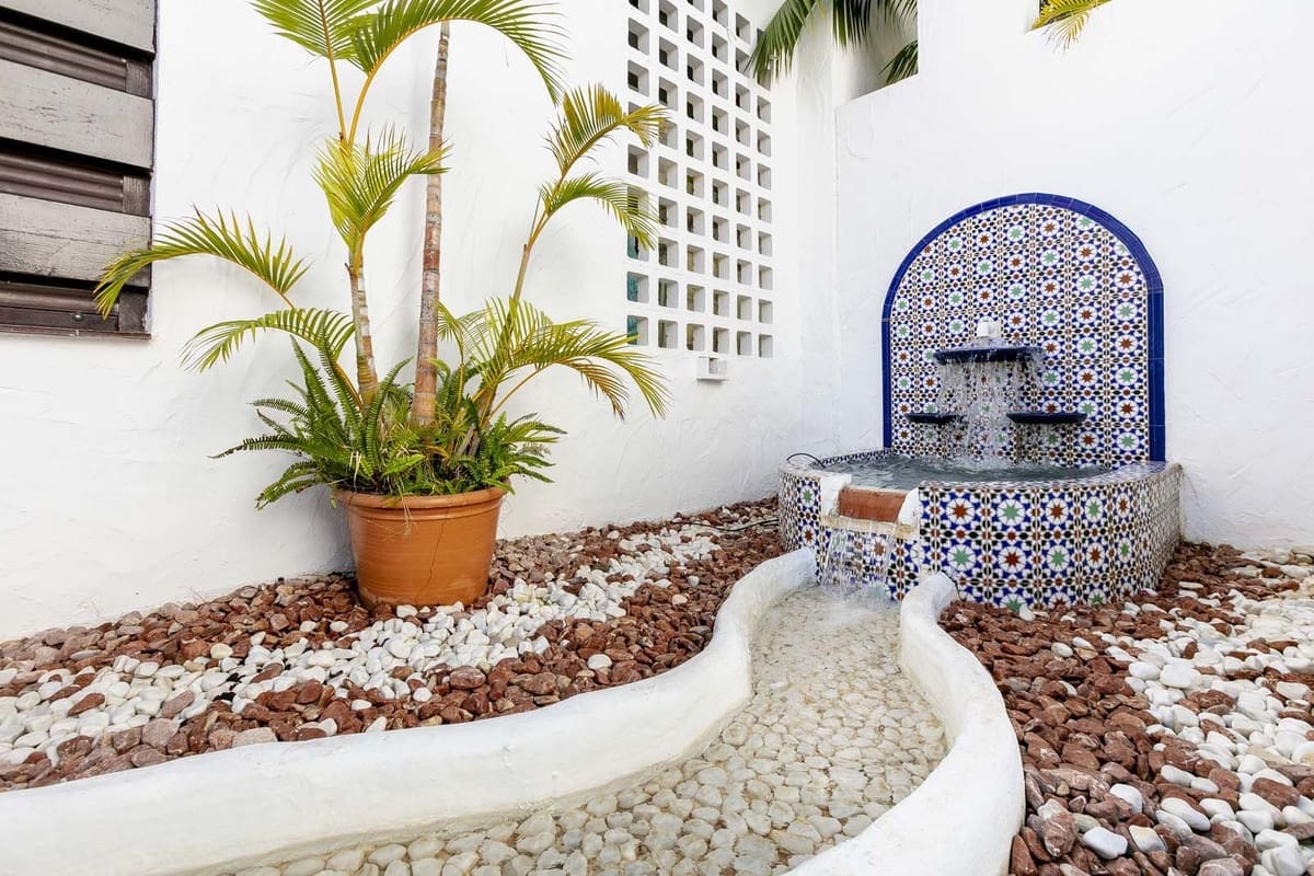 3 soverom Leilighet til salgs i Nueva Andalucia med svømmebasseng garasje - € 695 000 (Ref: 9995363)