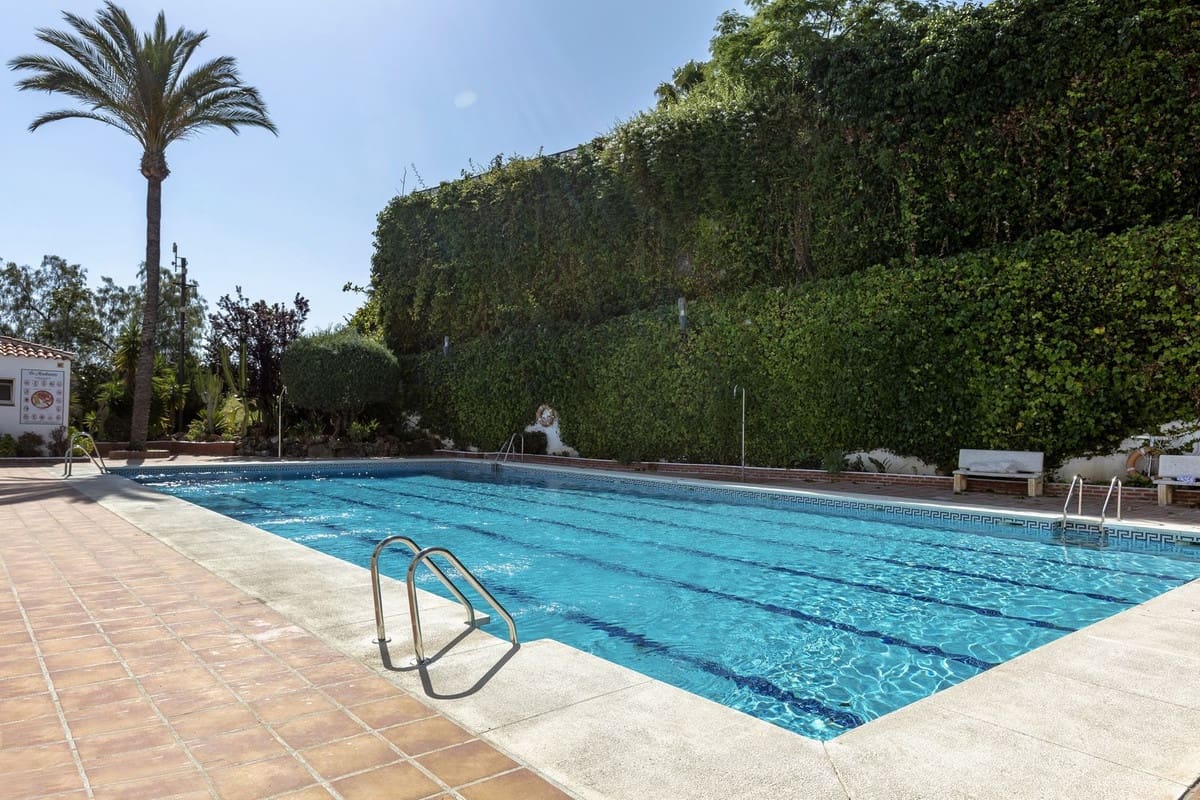 3 soverom Leilighet til salgs i Nueva Andalucia med svømmebasseng garasje - € 695 000 (Ref: 9995363)