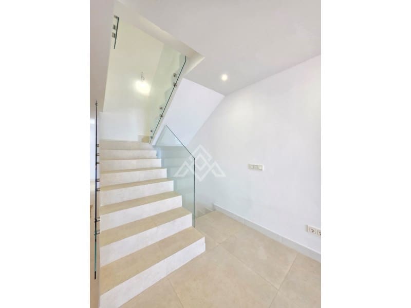 5 quarto Moradia Geminada para venda em Ojen com garagem - 1 350 000 € (Ref: 10025599)