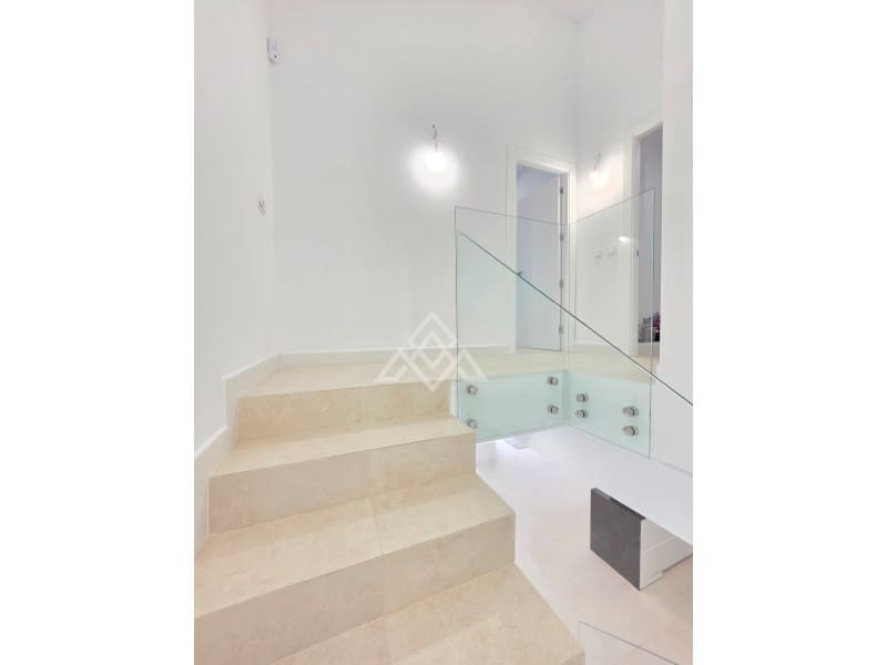 5 quarto Moradia Geminada para venda em Ojen com garagem - 1 350 000 € (Ref: 10025599)
