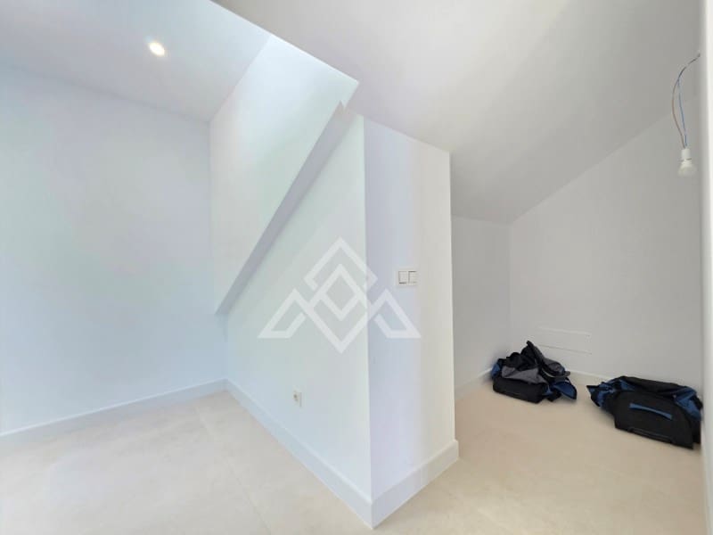 5 quarto Moradia Geminada para venda em Ojen com garagem - 1 350 000 € (Ref: 10025599)