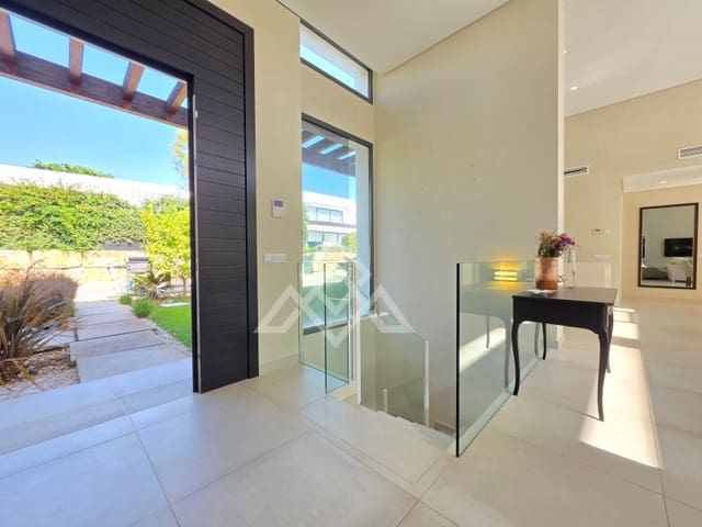 4 quarto Moradia para venda em Benamara - Atalaya, Estepona com garagem - 1 995 000 € (Ref: 10045239)