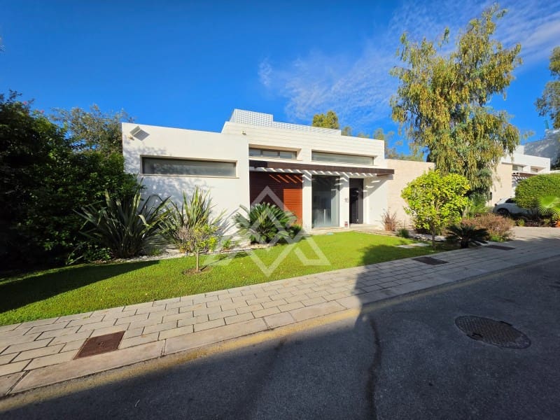 4 soverom Villa til salgs i New Golden Mile med garasje - € 1 975 000 (Ref: 10045239)
