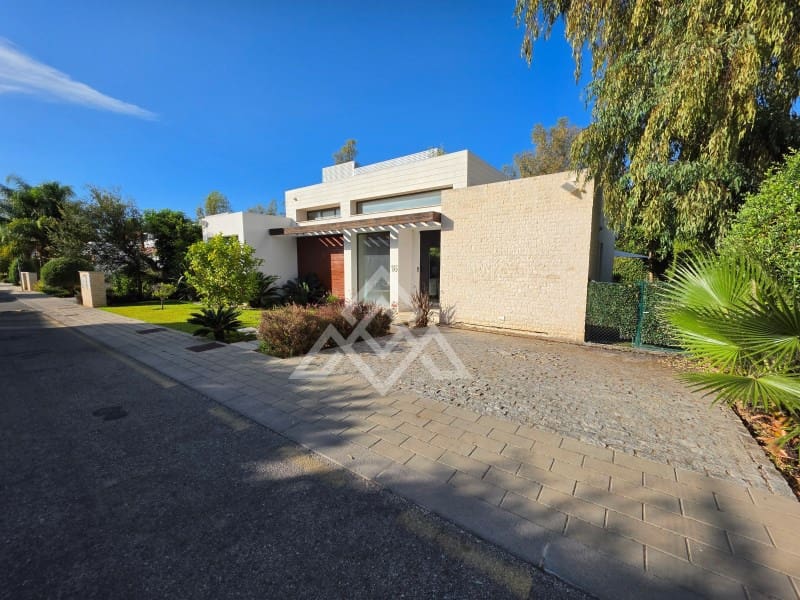4 soverom Villa til salgs i New Golden Mile med garasje - € 1 975 000 (Ref: 10045239)