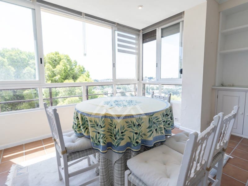 2 slaapkamer Appartement te koop in Nueva Andalucia met garage - € 450.000 (Ref: 10049185)