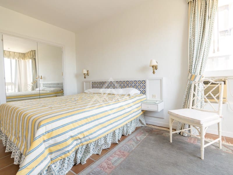2 slaapkamer Appartement te koop in Nueva Andalucia met garage - € 450.000 (Ref: 10049185)