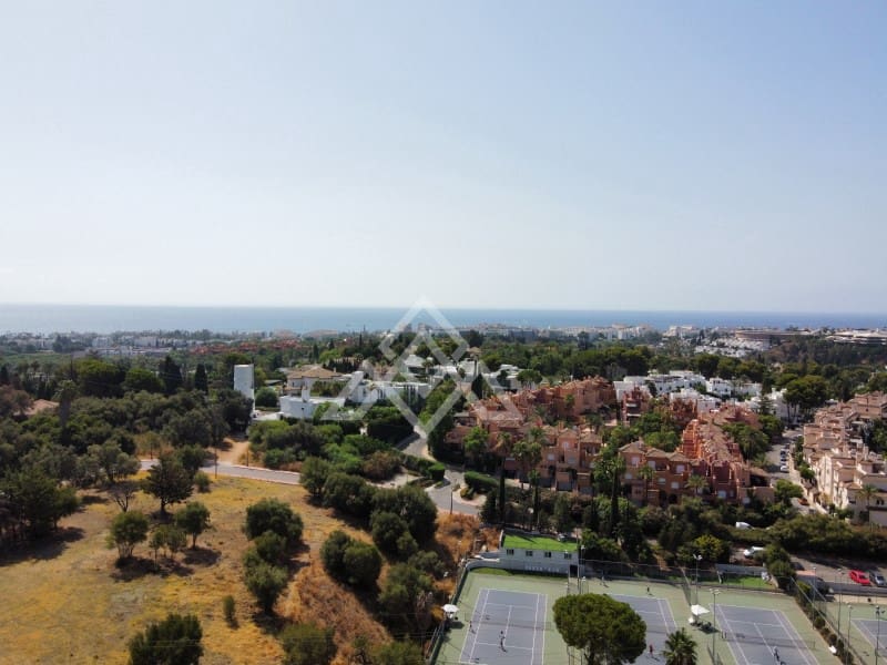 2 slaapkamer Appartement te koop in Nueva Andalucia met garage - € 450.000 (Ref: 10049185)