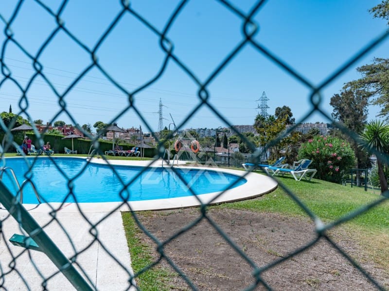 2 slaapkamer Appartement te koop in Nueva Andalucia met garage - € 450.000 (Ref: 10049185)