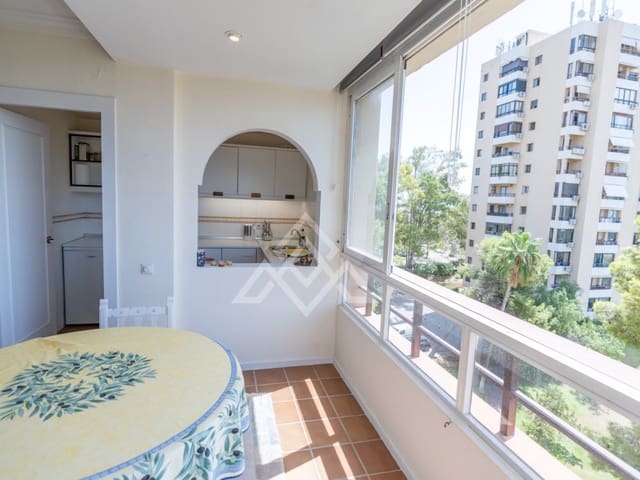 2 slaapkamer Appartement te koop in Nueva Andalucia, Marbella met garage - € 450.000 (Ref: 10049185)