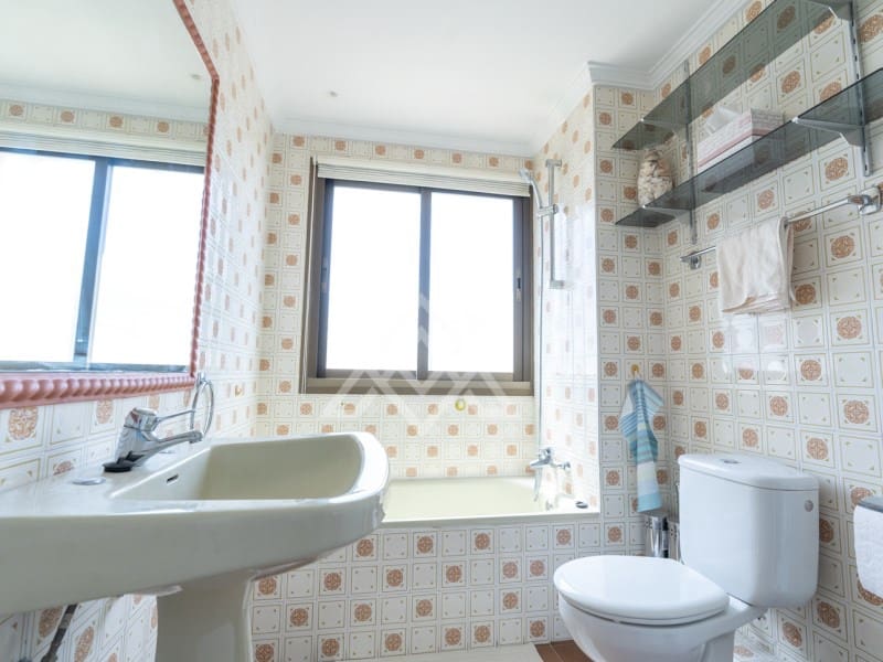 2 slaapkamer Appartement te koop in Nueva Andalucia met garage - € 450.000 (Ref: 10049185)