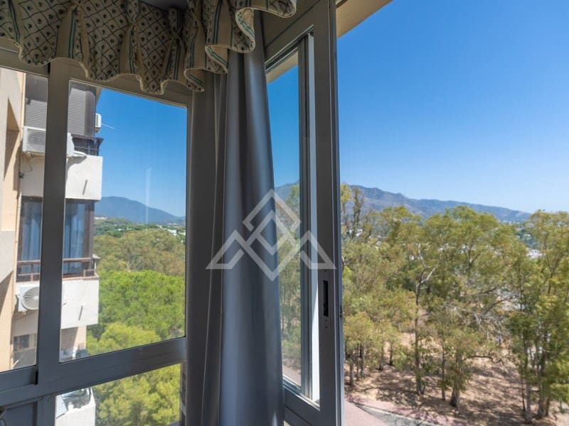 2 slaapkamer Appartement te koop in Nueva Andalucia met garage - € 450.000 (Ref: 10049185)