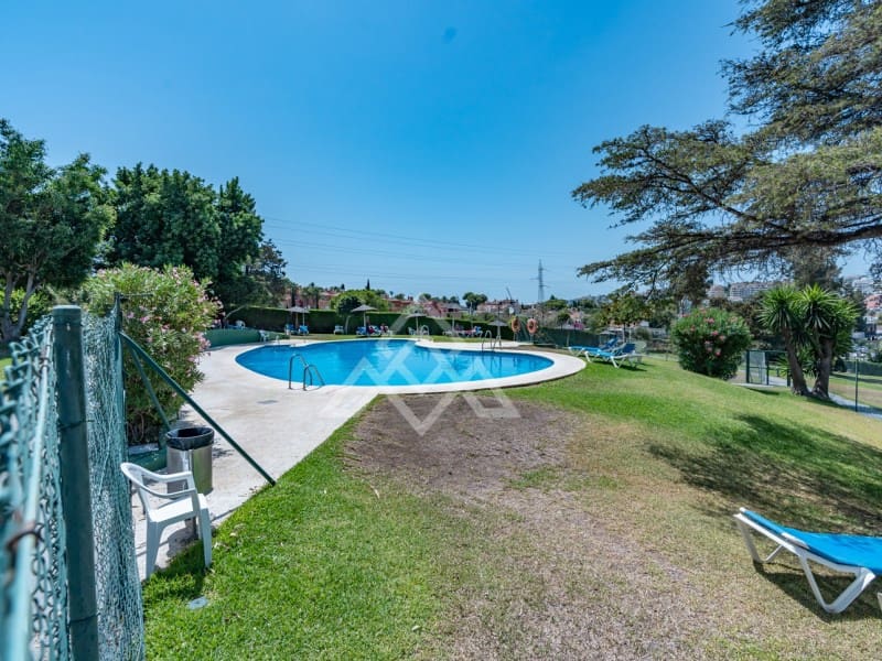 2 slaapkamer Appartement te koop in Nueva Andalucia met garage - € 450.000 (Ref: 10049185)