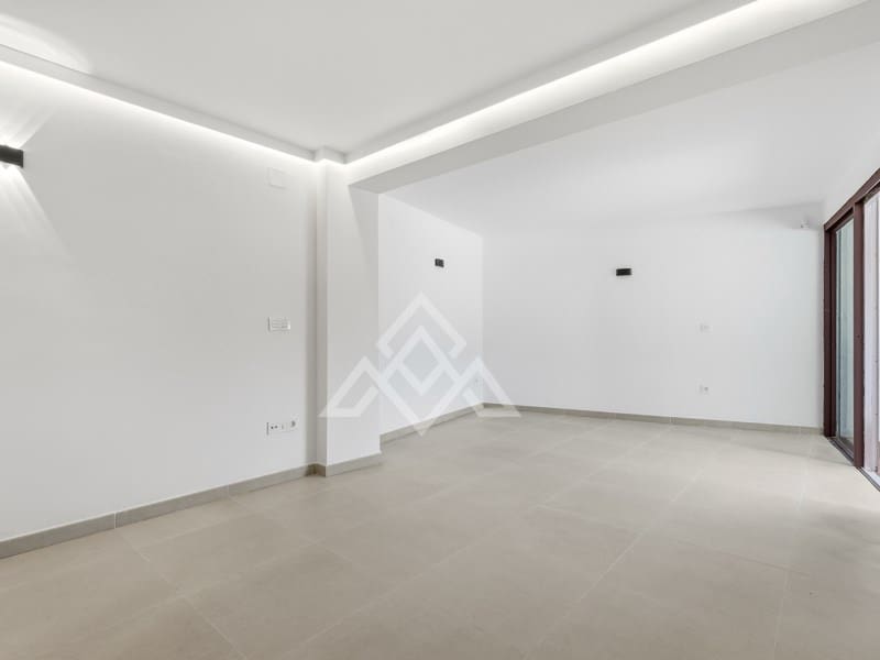 Biuro na sprzedaż w Marbella z basenem - 235 000 € (Ref: 10086010)