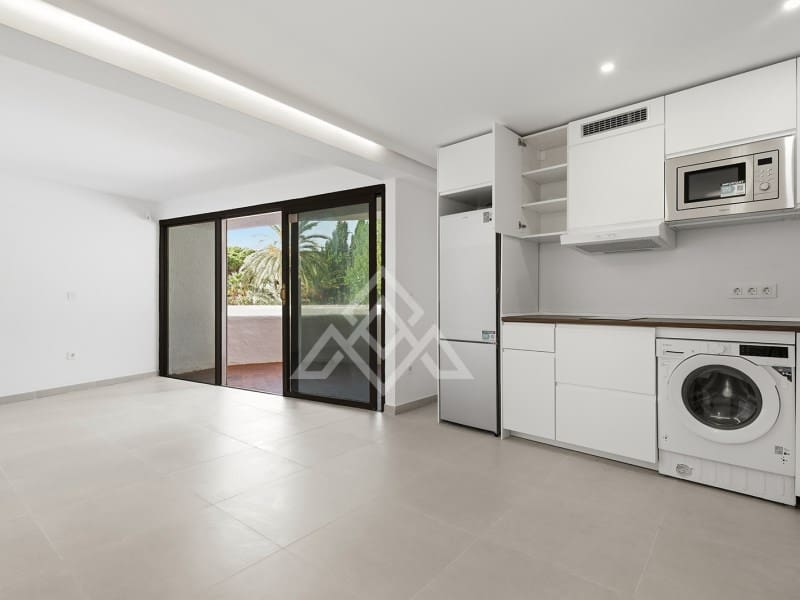 Biuro na sprzedaż w Marbella z basenem - 235 000 € (Ref: 10086010)