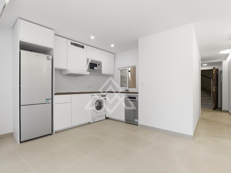 Biuro na sprzedaż w Marbella z basenem - 235 000 € (Ref: 10086010)