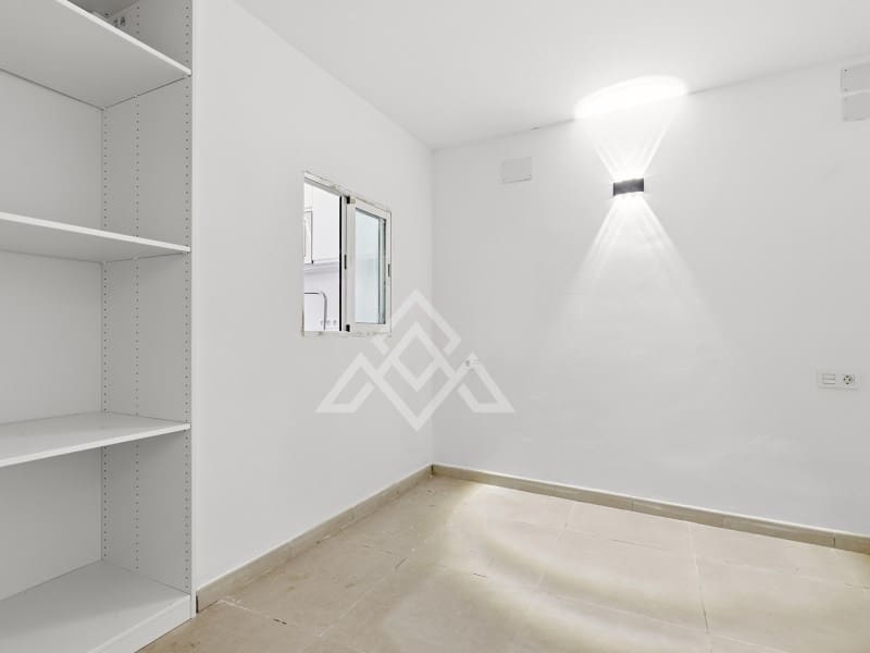 Biuro na sprzedaż w Marbella z basenem - 235 000 € (Ref: 10086010)