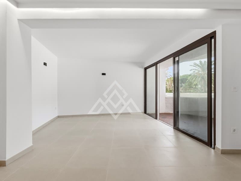 Biuro na sprzedaż w Marbella z basenem - 235 000 € (Ref: 10086010)