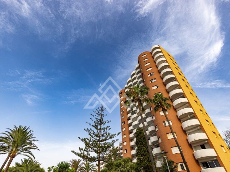 Biuro na sprzedaż w Marbella z basenem - 235 000 € (Ref: 10086010)