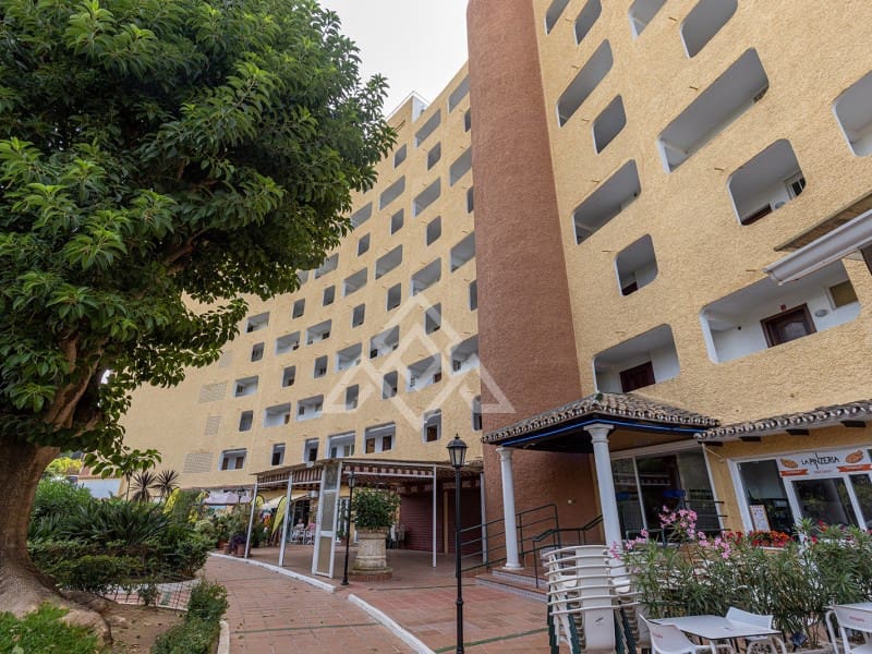Biuro na sprzedaż w Marbella z basenem - 235 000 € (Ref: 10086010)