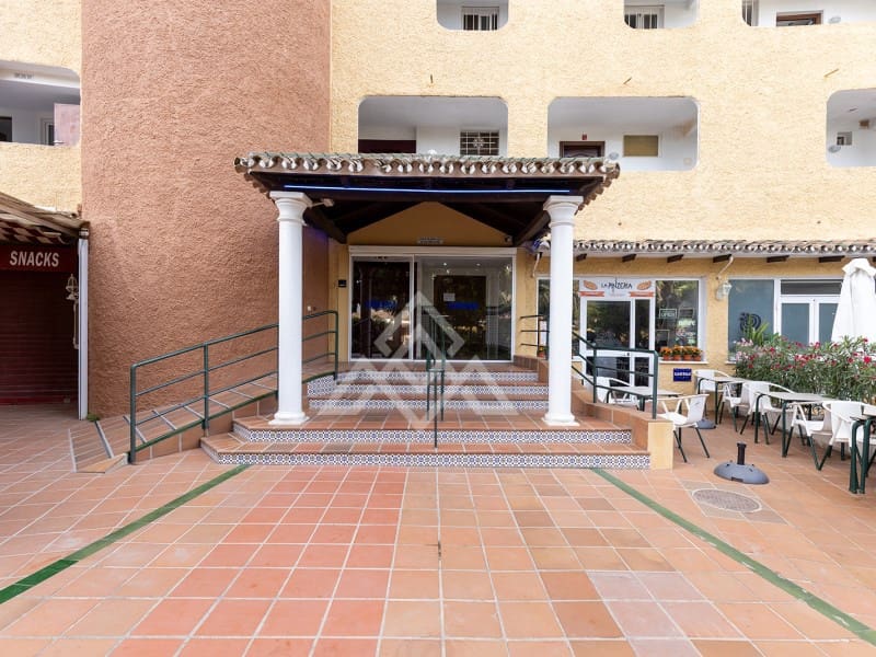Biuro na sprzedaż w Marbella z basenem - 235 000 € (Ref: 10086010)