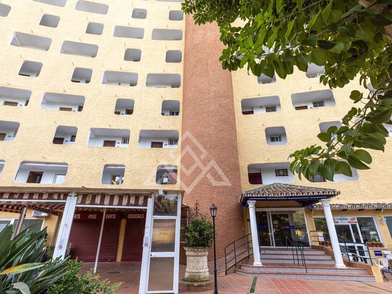 Biuro na sprzedaż w Marbella z basenem - 235 000 € (Ref: 10086010)