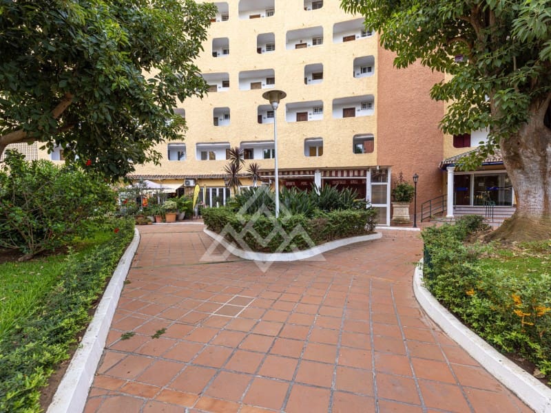 Biuro na sprzedaż w Marbella z basenem - 235 000 € (Ref: 10086010)