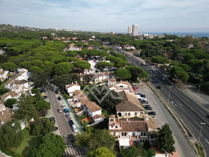 3 soveværelse Byhus til salg i Elviria med swimmingpool - € 497.000 (Ref: 10135964)