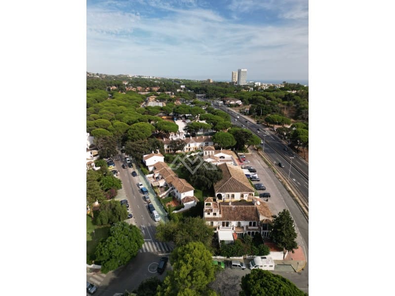 3 soveværelse Byhus til salg i Elviria med swimmingpool - € 497.000 (Ref: 10135964)