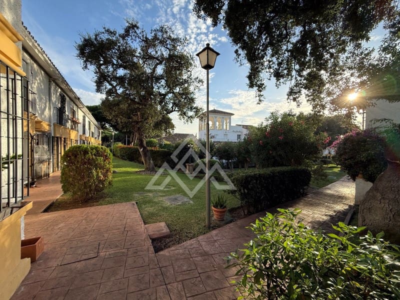 3 soveværelse Byhus til salg i Elviria med swimmingpool - € 497.000 (Ref: 10135964)