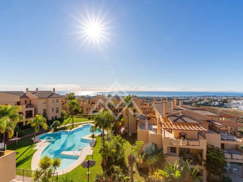 2 quarto Penthouse para venda em Benahavis com garagem - 630 000 € (Ref: 10135965)